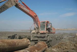 amphibious excavator Oil Pipeline Installation